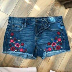 GAP embroidered shorts